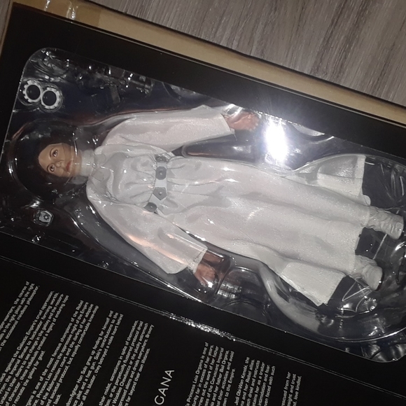 Sideshow Collectibles Exclusive STAR WARS Princess Leia Organa 1/6 Scale Figure - Picture 2 of 4